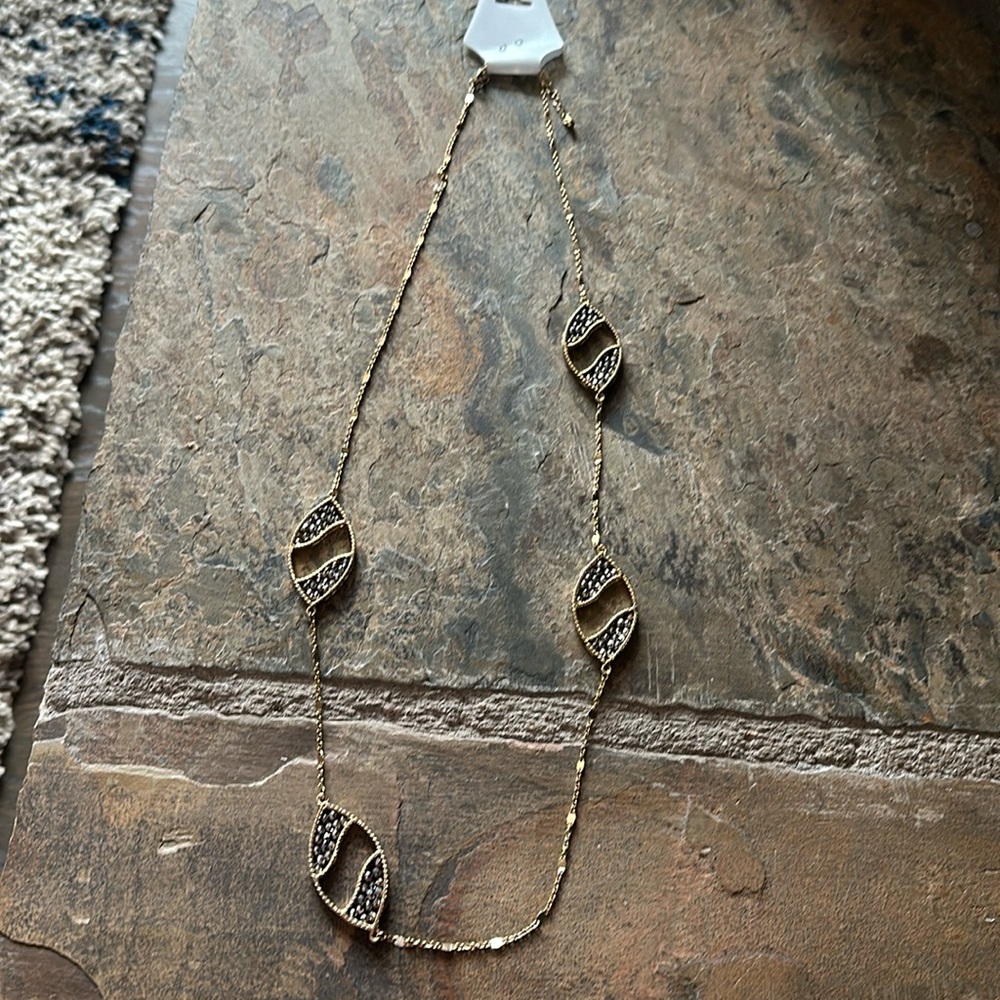 Gold accent necklace